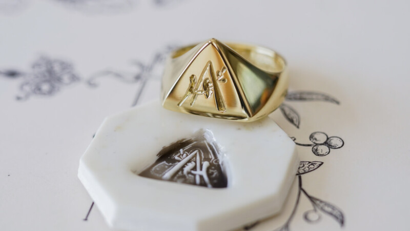 【Bespoke Order】Hand Engraved Triangle Signet Ring(18ct Yellow Gold)「A,桃の花と枝」_2 【Bespoke Order】Hand Engraved Triangle Signet Ring(18ct Yellow Gold)「A,桃の花と枝」_2