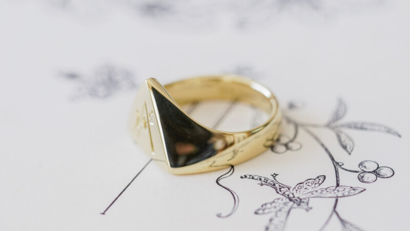 【Bespoke Order】Hand Engraved Triangle Signet Ring(18ct Yellow Gold)「A,桃の花と枝」_5 【Bespoke Order】Hand Engraved Triangle Signet Ring(18ct Yellow Gold)「A,桃の花と枝」_5