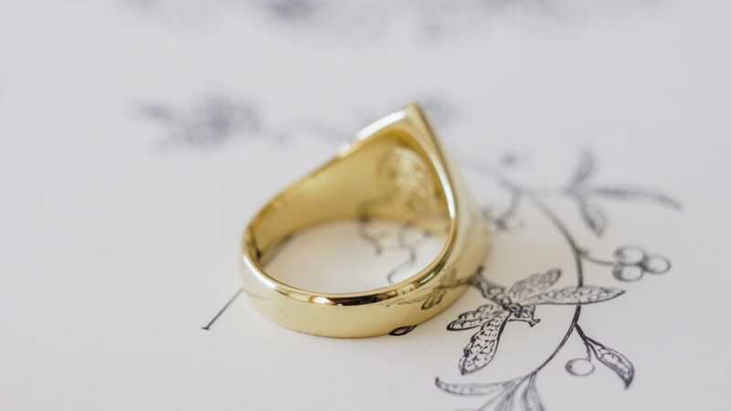【Bespoke Order】Hand Engraved Triangle Signet Ring(18ct Yellow Gold)「A,桃の花と枝」_9 【Bespoke Order】Hand Engraved Triangle Signet Ring(18ct Yellow Gold)「A,桃の花と枝」_9
