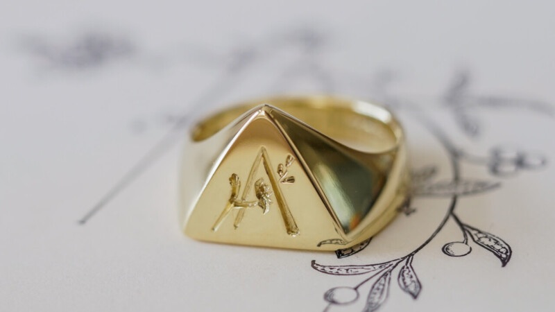【Bespoke Order】Hand Engraved Triangle Signet Ring(18ct Yellow Gold)「A,桃の花と枝」_4 【Bespoke Order】Hand Engraved Triangle Signet Ring(18ct Yellow Gold)「A,桃の花と枝」_4