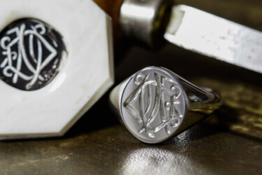 【Semi-custom made】Hand Engraved Oval Signet Ring(Sv925) 「DN」 【Semi-custom made】Hand Engraved Oval Signet Ring(Sv925) 「DN」
