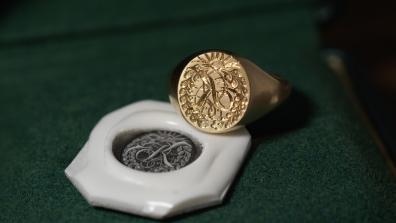 Hand Engraved Oval Signet Ring(K14YG) 「K+家紋(西六条家藤)+太陽」+「Strentle(裏面彫刻)」_4 Hand Engraved Oval Signet Ring(K14YG) 「K+家紋(西六条家藤)+太陽」+「Strentle(裏面彫刻)」_4