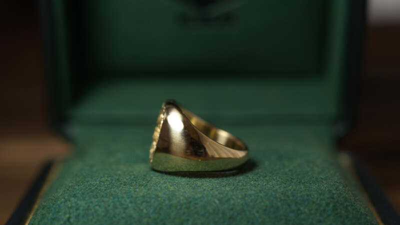 Hand Engraved Oval Signet Ring(K18YG)「MT（アヤメ）＋家紋（組み合い角に三つ星）＋綱（結び）」＋「Y＋登り鯉（側面彫刻）」_4