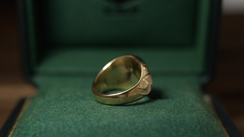 Hand Engraved Oval Signet Ring(K18YG)「MT（アヤメ）＋家紋（組み合い角に三つ星）＋綱（結び）」＋「Y＋登り鯉（側面彫刻）」_10