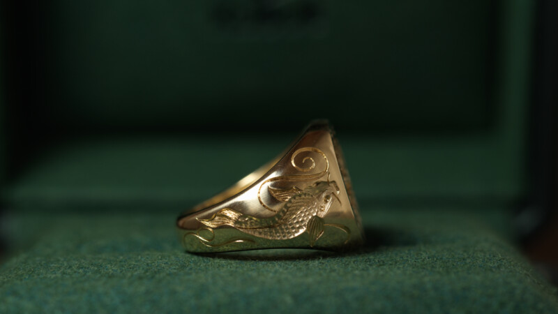 Hand Engraved Oval Signet Ring(K18YG)「MT（アヤメ）＋家紋（組み合い角に三つ星）＋綱（結び）」＋「Y＋登り鯉（側面彫刻）」_8
