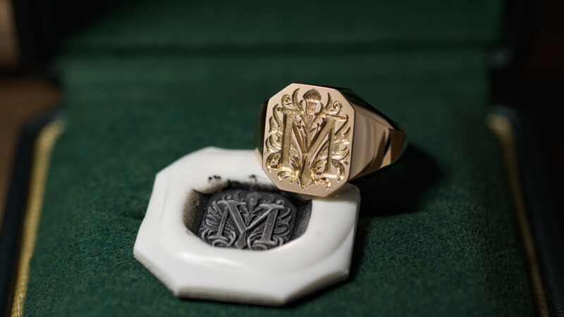 Hand Engraved Octagon Signet Ring(K9YG)「M＋アザミ」_4