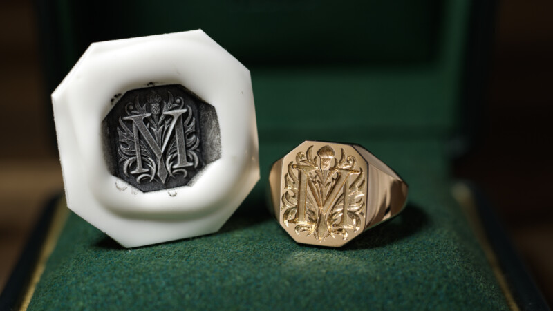 Hand Engraved Octagon Signet Ring(K9YG)「M＋アザミ」_3
