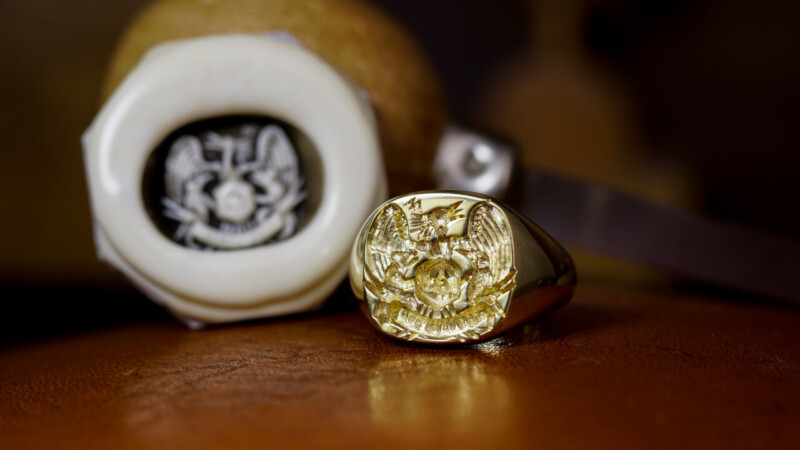 Hand Engraved Mellow Square Signet Ring「Full Coat of Arms」(K18YG)_4 Hand Engraved Mellow Square Signet Ring「Full Coat of Arms」(K18YG)_4