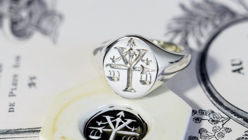 【Semi-custom made】Hand Engraved Oval Signet Ring(Sv925) 「Y、天秤、剣」_3