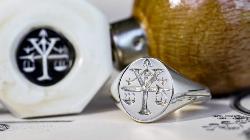【Semi-custom made】Hand Engraved Oval Signet Ring(Sv925) 「Y、天秤、剣」