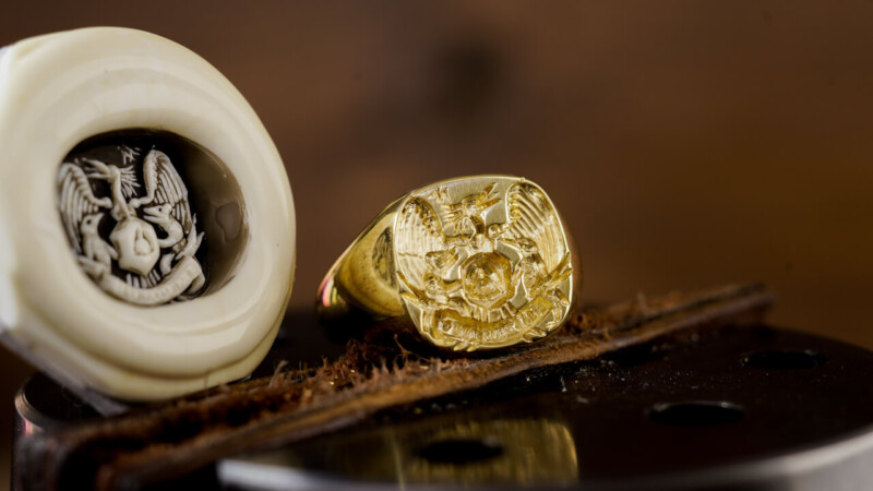 Hand Engraved Mellow Square Signet Ring「Full Coat of Arms」(K18YG)_3 Hand Engraved Mellow Square Signet Ring「Full Coat of Arms」(K18YG)_3